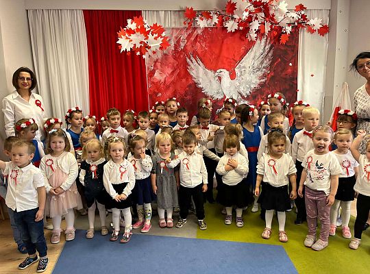 " Pod skrzydłami  Orła Białego"