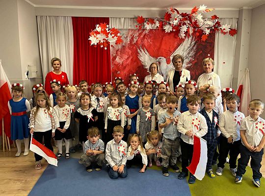 " Pod skrzydłami  Orła Białego"