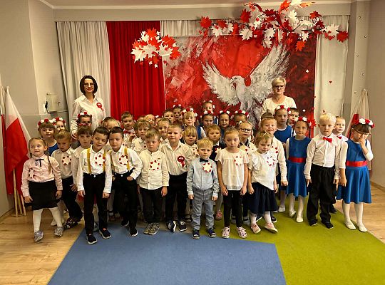 " Pod skrzydłami  Orła Białego"