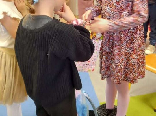 Gr. IV Odwiedziny absolwentki naszego przedszkola