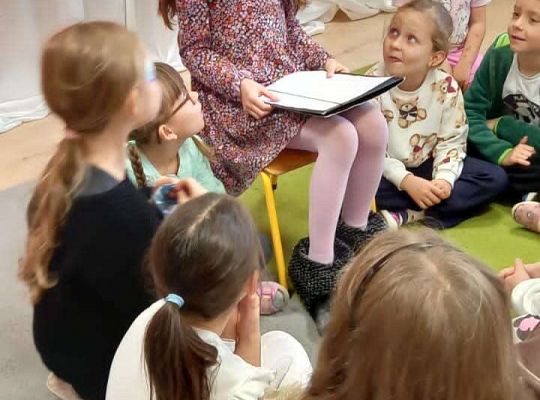 Gr. IV Odwiedziny absolwentki naszego przedszkola