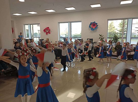 Gr. IV Występ dla seniorów w "Magnolii "