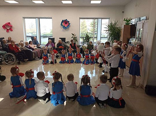 Gr. IV Występ dla seniorów w "Magnolii "