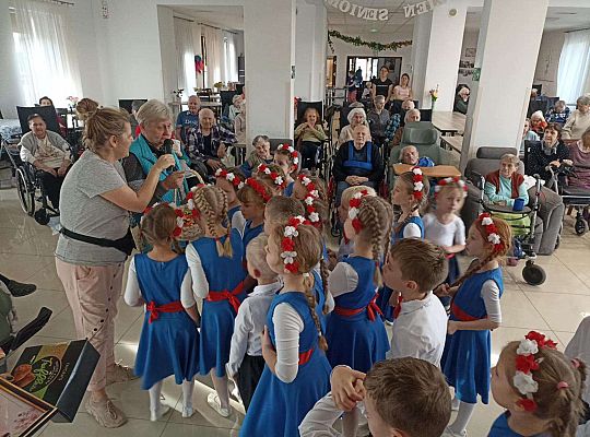 Gr. IV Występ dla seniorów w "Magnolii "