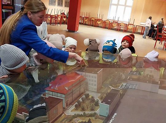 Gr.III Wycieczka do ZSGŹiA-robimy pierniczki