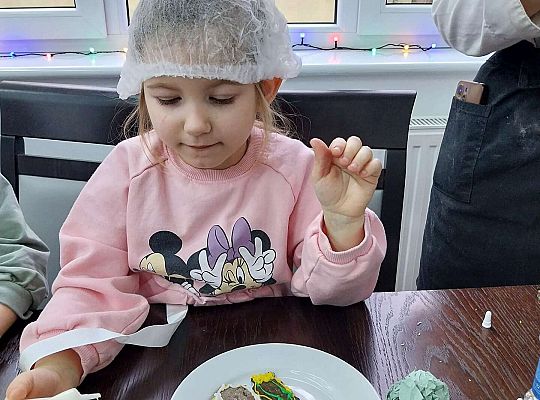 Gr.III Wycieczka do ZSGŹiA-robimy pierniczki