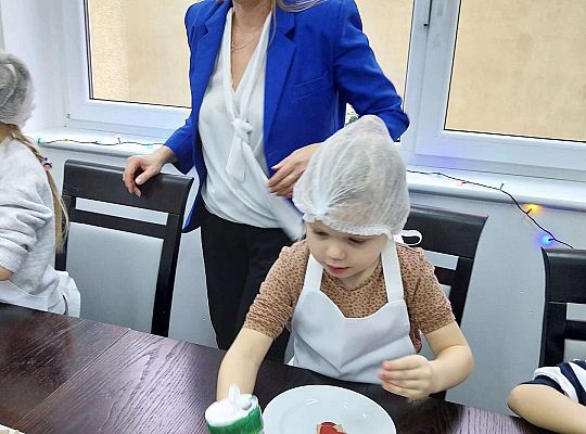 Gr.III Wycieczka do ZSGŹiA-robimy pierniczki