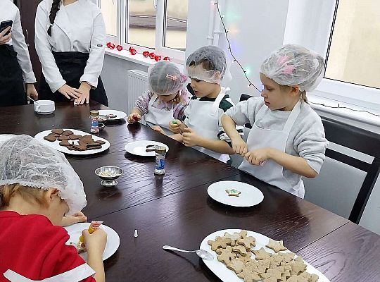 Gr.III Wycieczka do ZSGŹiA-robimy pierniczki