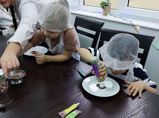 Gr.III Wycieczka do ZSGŹiA-robimy pierniczki