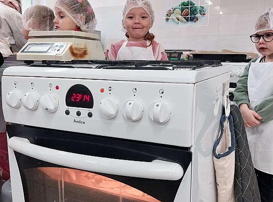 Gr.III Wycieczka do ZSGŹiA-robimy pierniczki