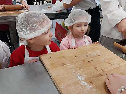 Gr.III Wycieczka do ZSGŹiA-robimy pierniczki