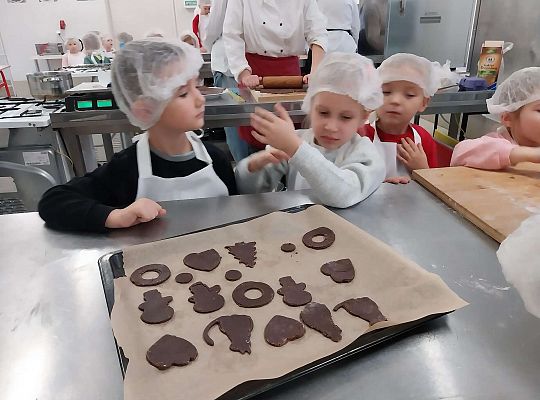 Gr.III Wycieczka do ZSGŹiA-robimy pierniczki