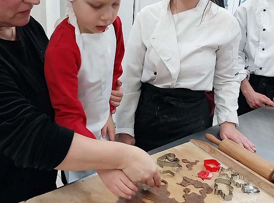 Gr.III Wycieczka do ZSGŹiA-robimy pierniczki