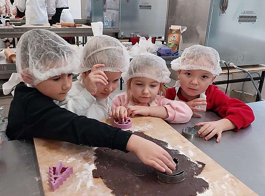 Gr.III Wycieczka do ZSGŹiA-robimy pierniczki