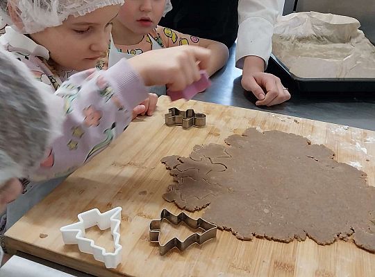 Gr.III Wycieczka do ZSGŹiA-robimy pierniczki