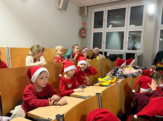 Gr.IV Wyjście do ZSMI na film pod tytułem "Mikolajkowa bajka"