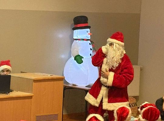 Gr.IV Wyjście do ZSMI na film pod tytułem "Mikolajkowa bajka"