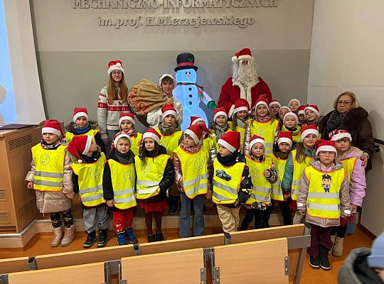 Gr.IV Wyjście do ZSMI na film pod tytułem "Mikolajkowa bajka"