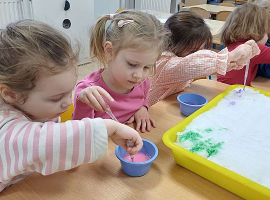 Gr. I Zabawy i eksperymenty ze śniegiem