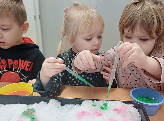 Gr. I Zabawy i eksperymenty ze śniegiem