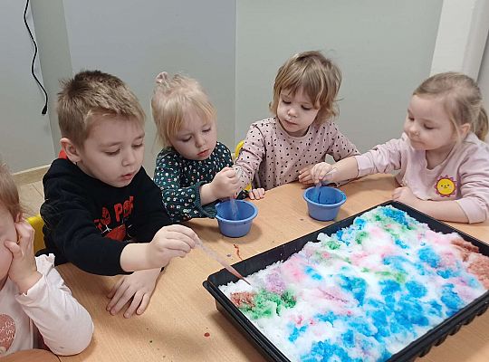 Gr. I Zabawy i eksperymenty ze śniegiem