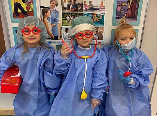 Gr. II  Zabawy w kąciku lekarskim