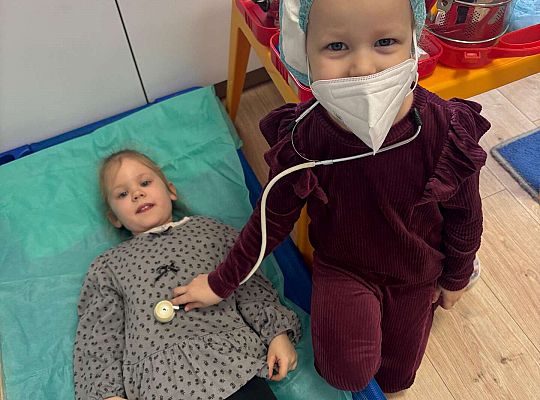 Gr. II  Zabawy w kąciku lekarskim