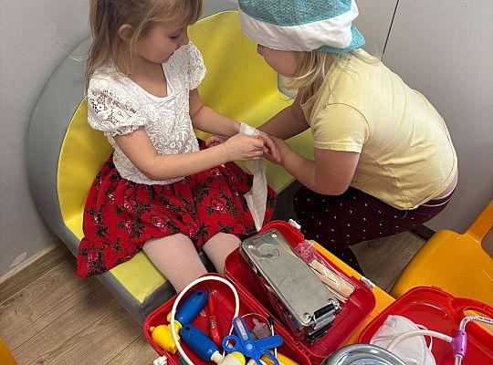 Gr. II  Zabawy w kąciku lekarskim