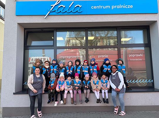 Gr. II Wizyta w zakładzie fryzjerskim oraz w pralni "Fala"