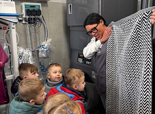 Gr. II Wizyta w zakładzie fryzjerskim oraz w pralni "Fala"