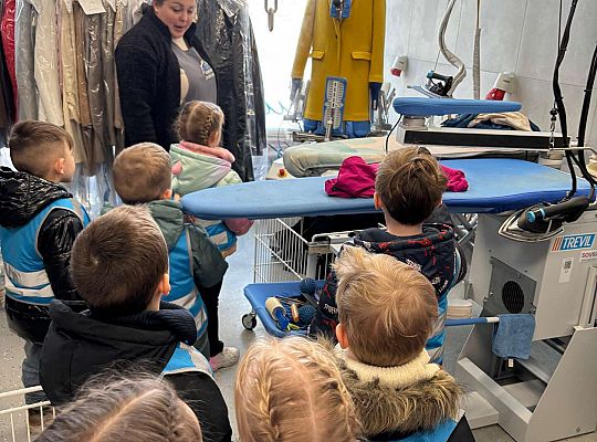 Gr. II Wizyta w zakładzie fryzjerskim oraz w pralni "Fala"