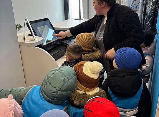 Gr. II Wizyta w zakładzie fryzjerskim oraz w pralni "Fala"