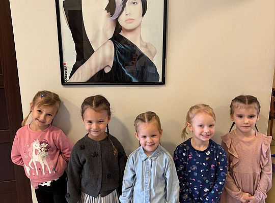 Gr. II Wizyta w zakładzie fryzjerskim oraz w pralni "Fala"