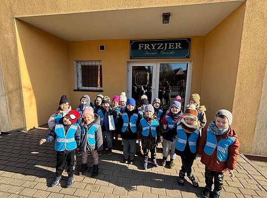 Gr. II Wizyta w zakładzie fryzjerskim oraz w pralni "Fala"