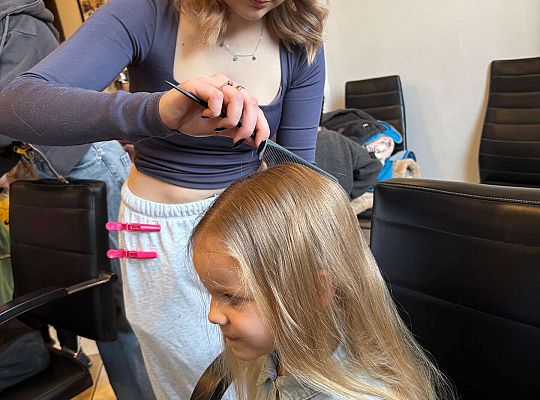 Gr. II Wizyta w zakładzie fryzjerskim oraz w pralni "Fala"