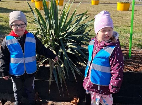 Gr. I Wyjście do Centrum ogrodniczego NIWIA oraz sadzenie kwiatów