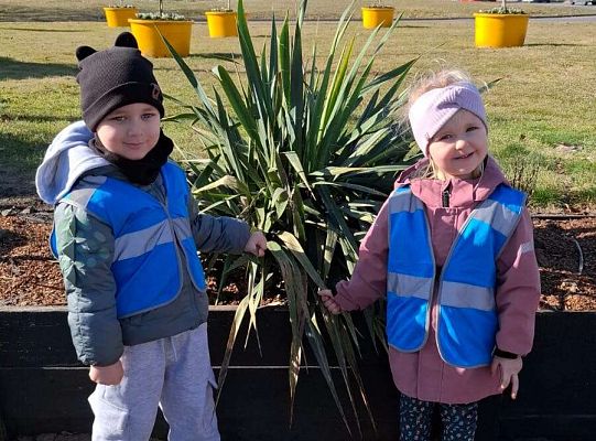 Gr. I Wyjście do Centrum ogrodniczego NIWIA oraz sadzenie kwiatów