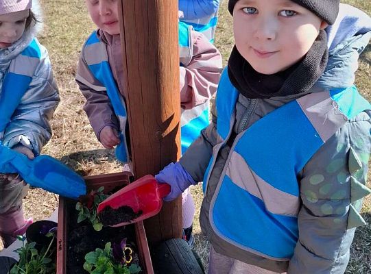 Gr. I Wyjście do Centrum ogrodniczego NIWIA oraz sadzenie kwiatów