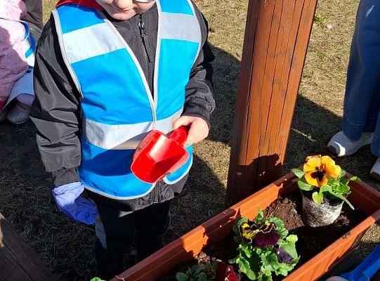 Gr. I Wyjście do Centrum ogrodniczego NIWIA oraz sadzenie kwiatów