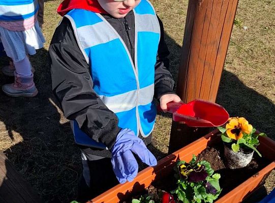 Gr. I Wyjście do Centrum ogrodniczego NIWIA oraz sadzenie kwiatów