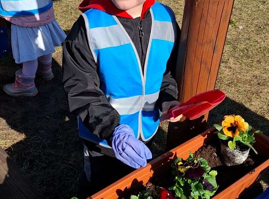 Gr. I Wyjście do Centrum ogrodniczego NIWIA oraz sadzenie kwiatów