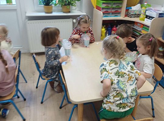 Gr. II Ćwiczenia oddechowe- zabawa z pianą