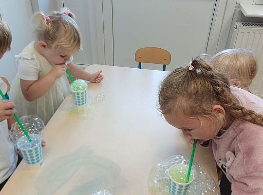 Gr. II Ćwiczenia oddechowe- zabawa z pianą