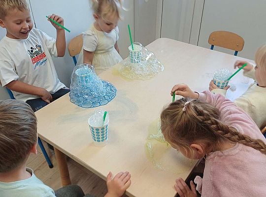 Gr. II Ćwiczenia oddechowe- zabawa z pianą