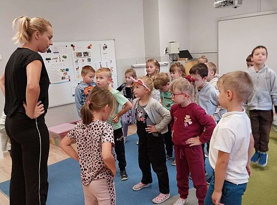 Gr.IV Zajęcia rytmicznie z mamą Ali