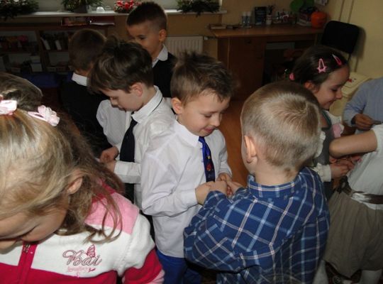 wigilia w grupie III
dzielenie się opłatkiem