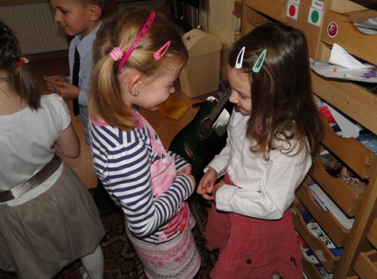 wigilia w grupie III
dzielenie się opłatkiem