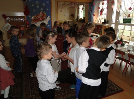 wigilia w grupie III
dzielenie się opłatkiem