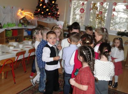 wigilia w grupie III
dzielenie się opłatkiem