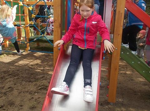 Zabawy na nowym placu zabaw